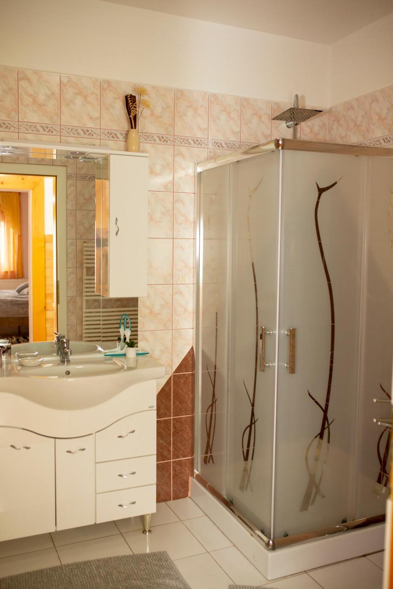 Huerkecz Apartmanhaz Heviz Luaran gambar