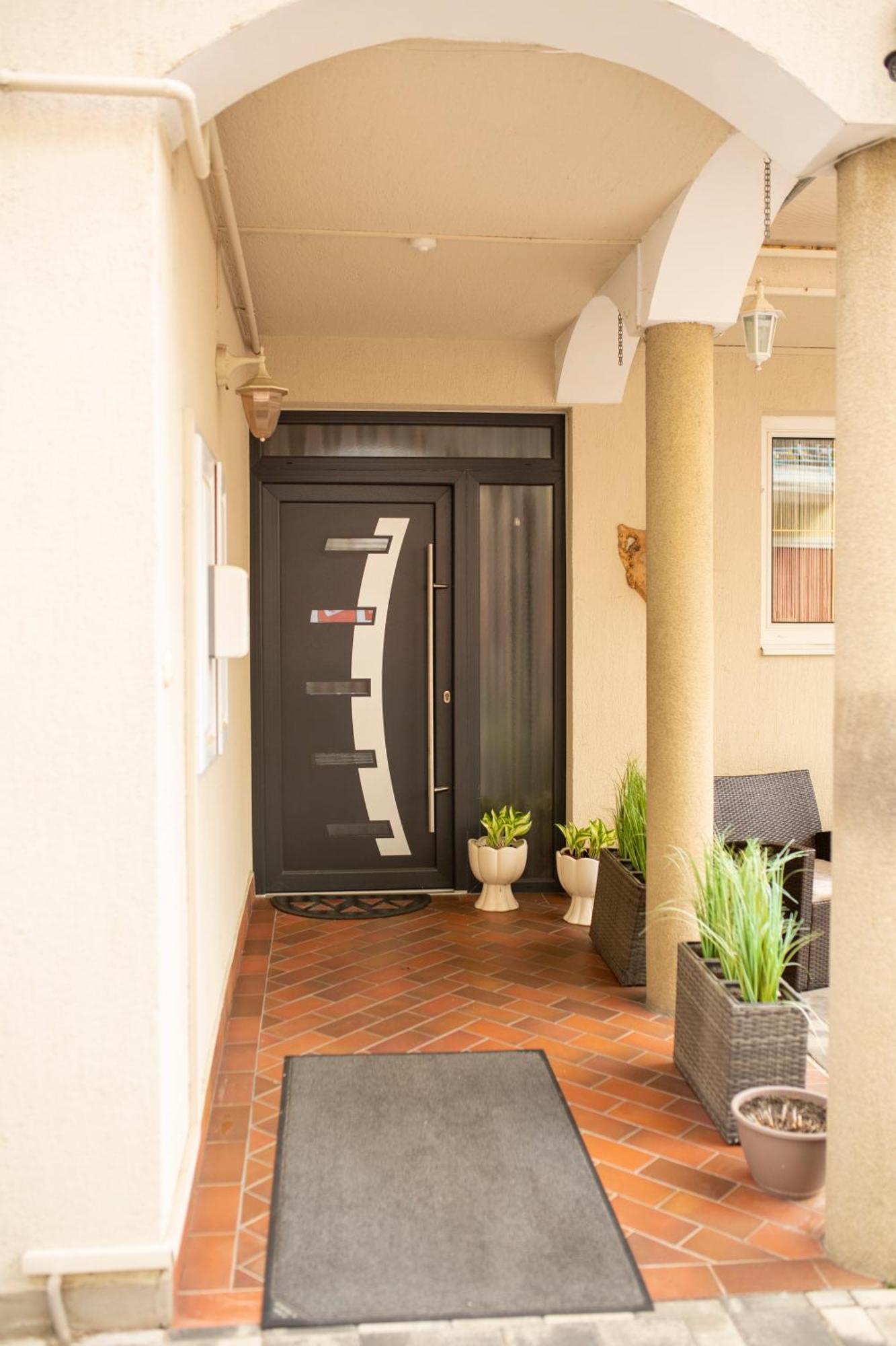 Huerkecz Apartmanhaz Heviz Luaran gambar